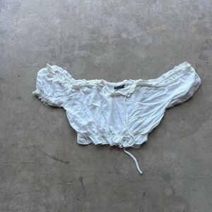 Brandy Melville Crop top puffed sleeves OS